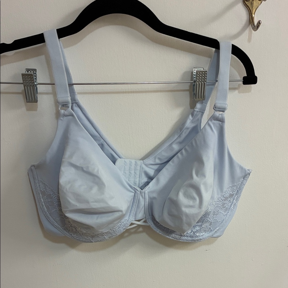 Vanity Fair Light Blue Lace Bra in Sz 40DD
